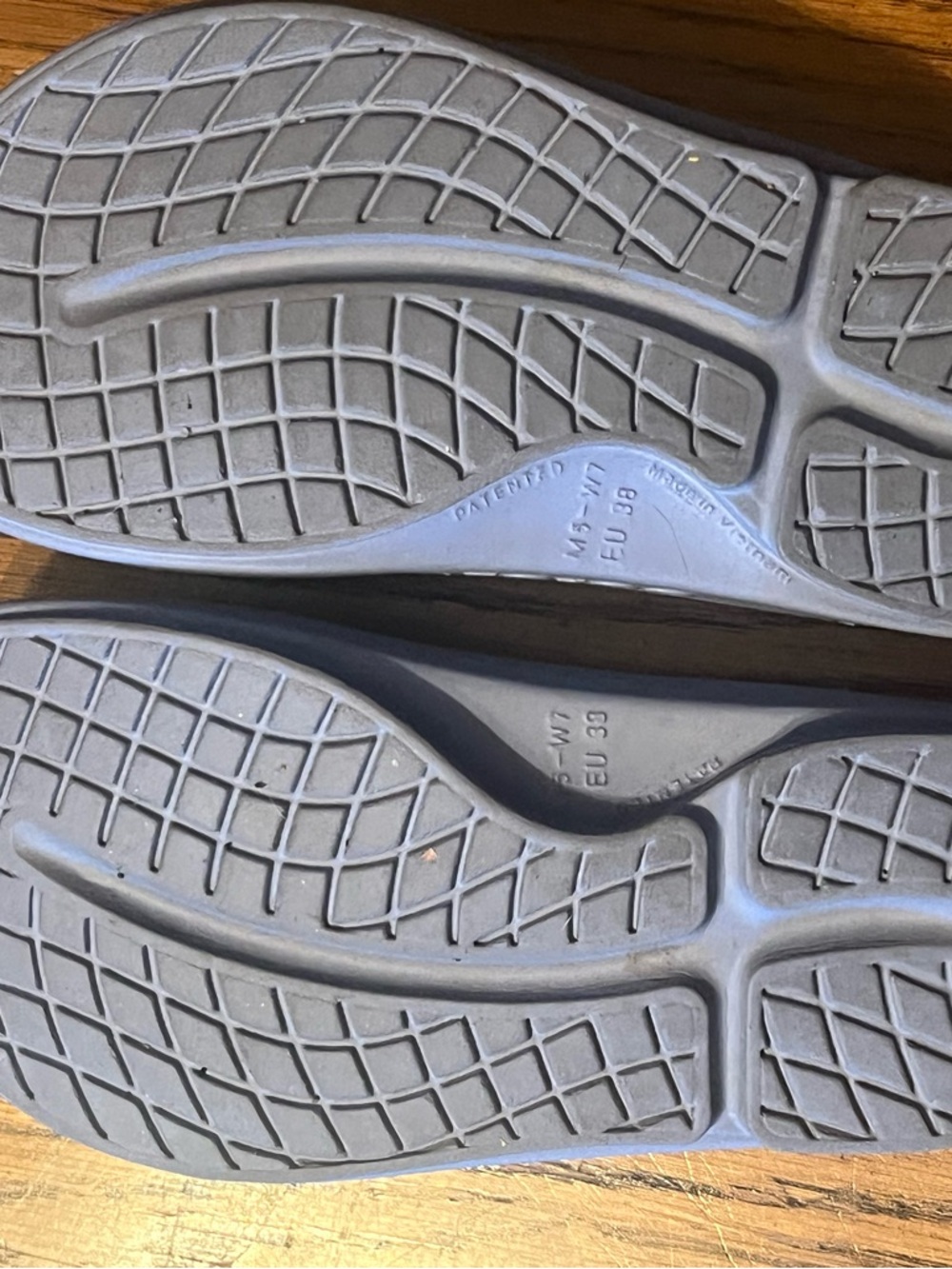 OOFOS light blue recovery flip flops - Picture 3 of 3